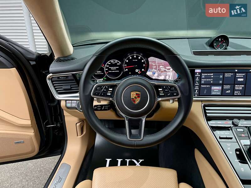 Фастбэк Porsche Panamera 2020 в Киеве