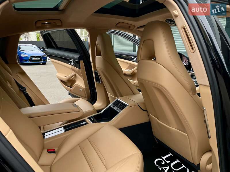 Фастбэк Porsche Panamera 2020 в Киеве