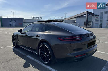 Фастбек Porsche Panamera 2018 в 