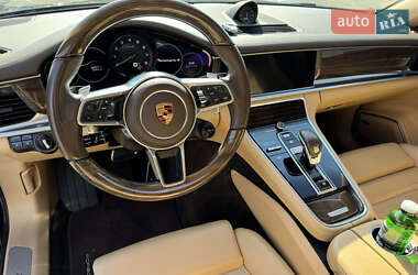 Фастбек Porsche Panamera 2018 в 
