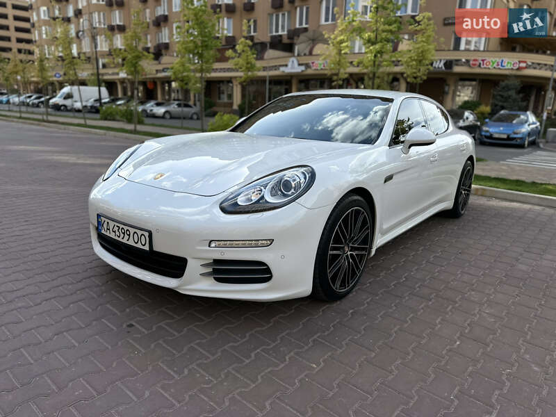 Фастбэк Porsche Panamera 2013 в 