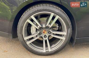 Фастбек Porsche Panamera 2013 в 