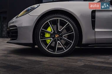 Фастбек Porsche Panamera 2018 в 