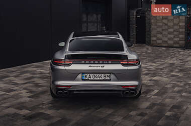 Фастбек Porsche Panamera 2018 в 