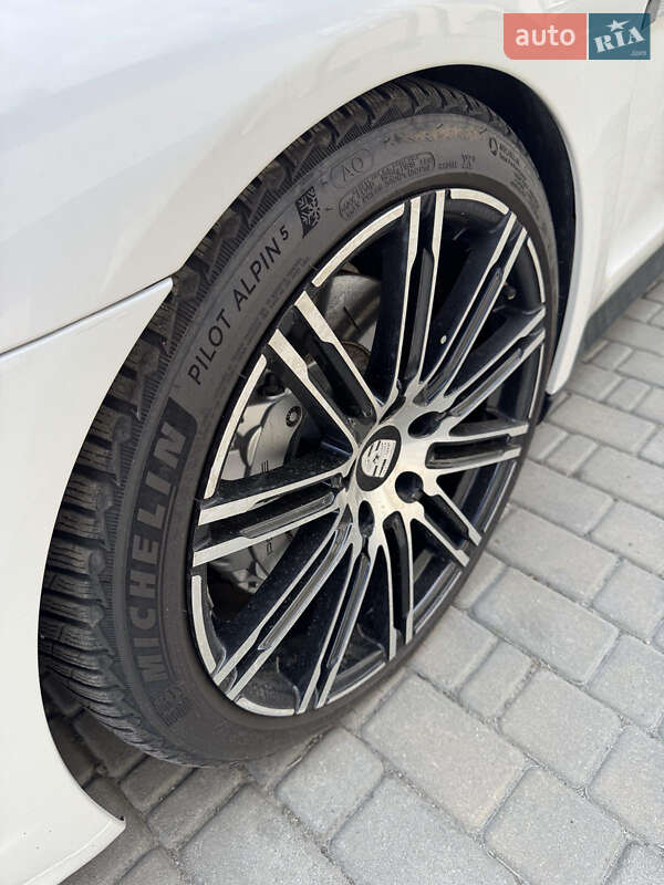 Фастбек Porsche Panamera 2010 в Києві