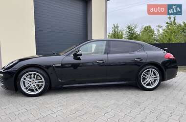 Фастбек Porsche Panamera 2013 в 