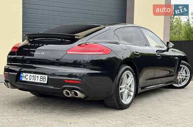Фастбек Porsche Panamera 2013 в 