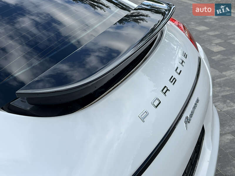 Фастбэк Porsche Panamera 2012 в Днепре