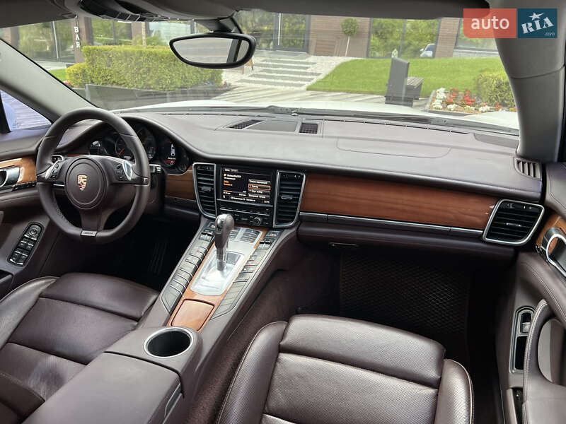 Фастбэк Porsche Panamera 2012 в Днепре