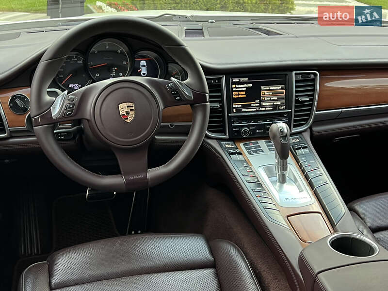 Фастбэк Porsche Panamera 2012 в Днепре