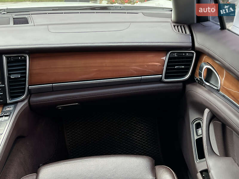 Фастбэк Porsche Panamera 2012 в Днепре