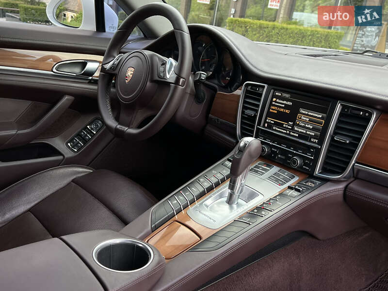 Фастбэк Porsche Panamera 2012 в Днепре