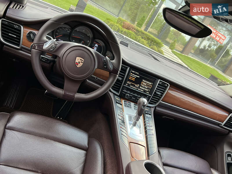 Фастбэк Porsche Panamera 2012 в Днепре