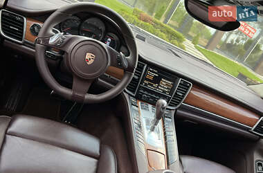 Фастбэк Porsche Panamera 2012 в 