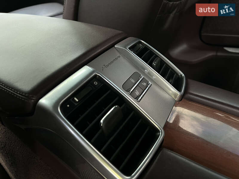 Фастбэк Porsche Panamera 2012 в Днепре