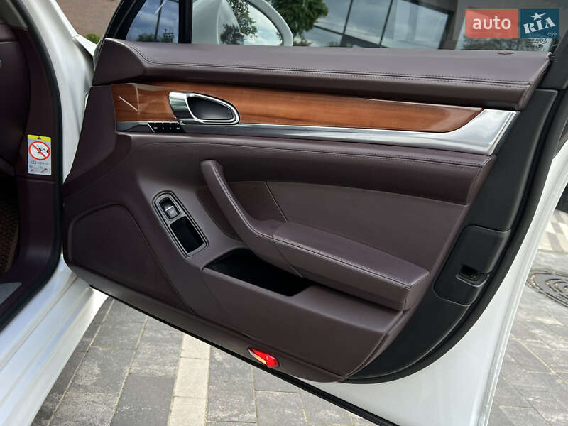 Фастбэк Porsche Panamera 2012 в Днепре