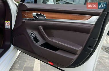 Фастбэк Porsche Panamera 2012 в 