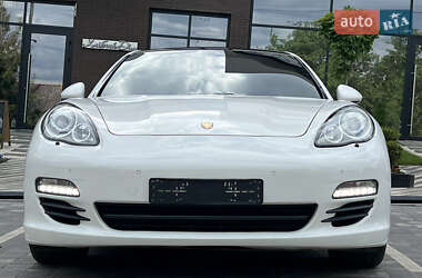 Фастбэк Porsche Panamera 2012 в 