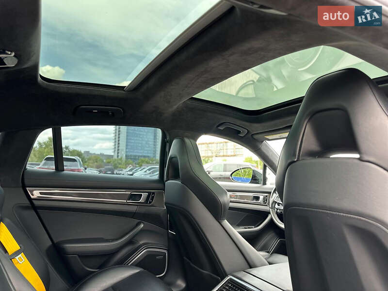 Фастбек Porsche Panamera 2017 в Києві фото 41 Фастбек Porsche Panamera 2017 в Києві