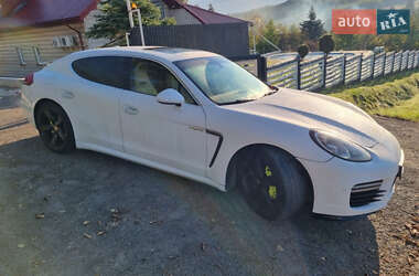 Фастбек Porsche Panamera 2015 в Києві