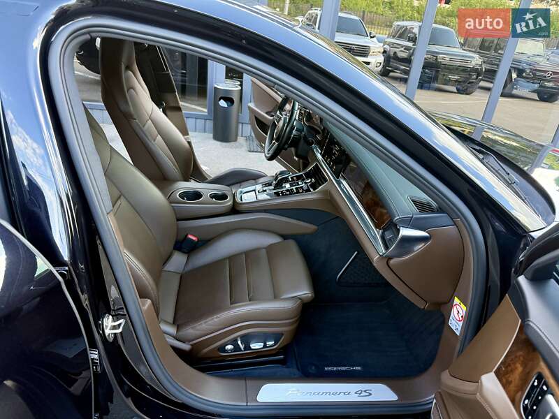 Фастбек Porsche Panamera 2016 в Києві