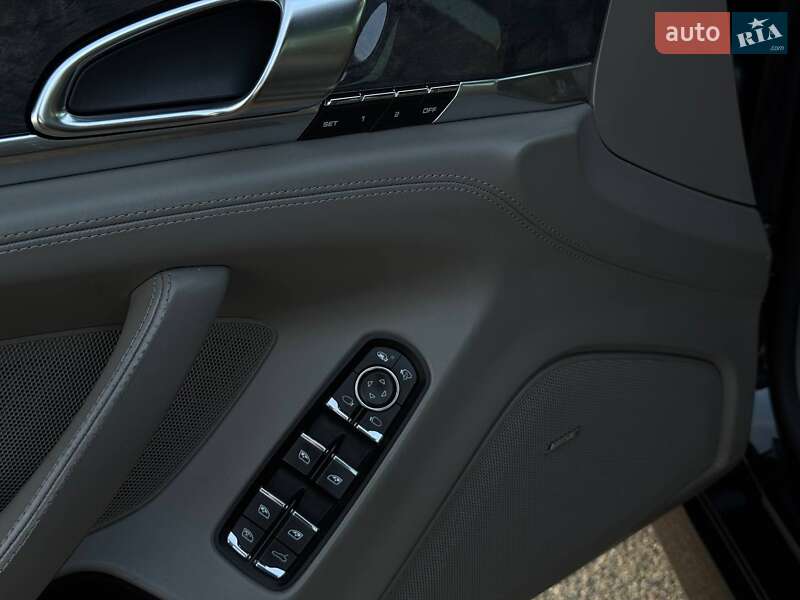 Фастбек Porsche Panamera 2011 в Києві