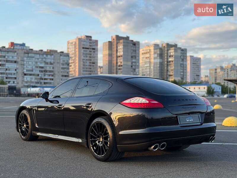 Фастбек Porsche Panamera 2011 в Києві