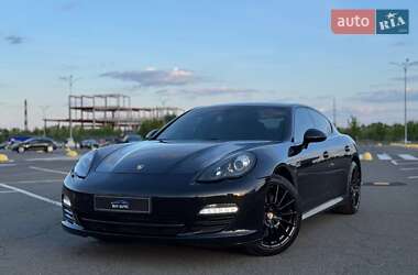 Фастбэк Porsche Panamera 2011 в Киеве
