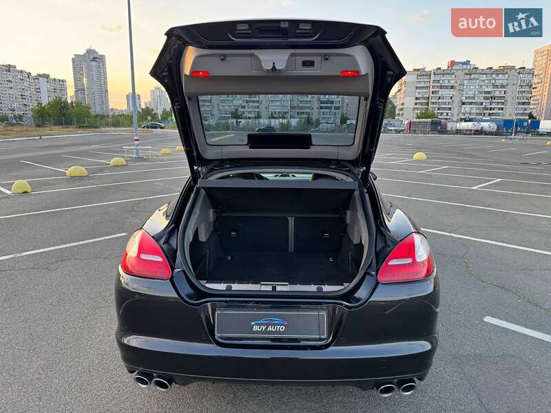 Фастбек Porsche Panamera 2011 в Києві