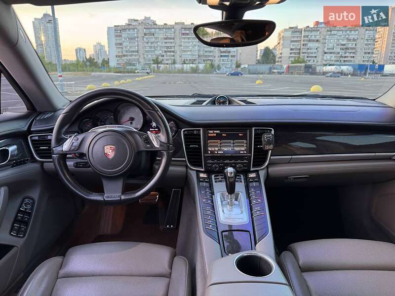 Фастбек Porsche Panamera 2011 в Києві