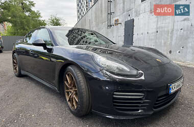 Фастбек Porsche Panamera 2013 в 