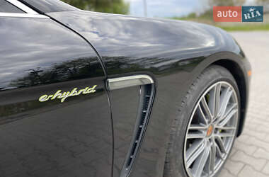 Фастбэк Porsche Panamera 2015 в 