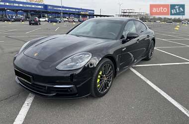 Фастбэк Porsche Panamera 2018 в Киеве