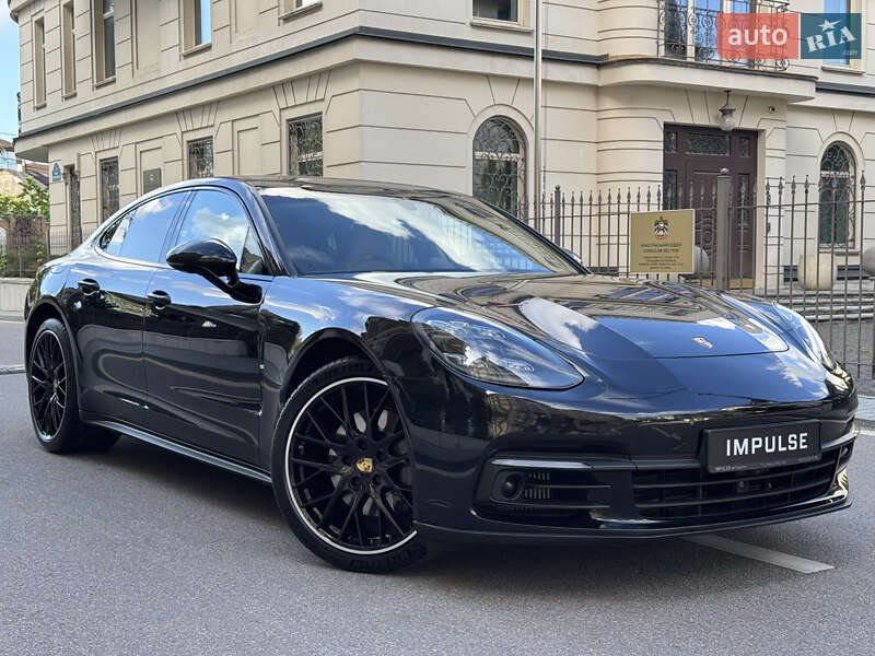Фастбэк Porsche Panamera 2018 в 