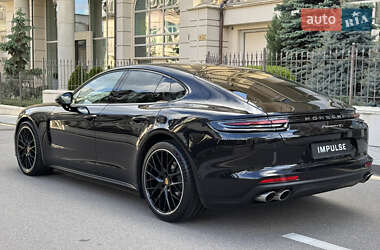 Фастбэк Porsche Panamera 2018 в 