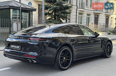 Фастбэк Porsche Panamera 2018 в 