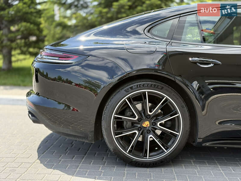 Фастбек Porsche Panamera 2018 в Одесі
