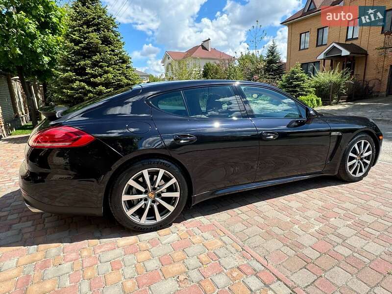 Фастбэк Porsche Panamera 2015 в Киеве