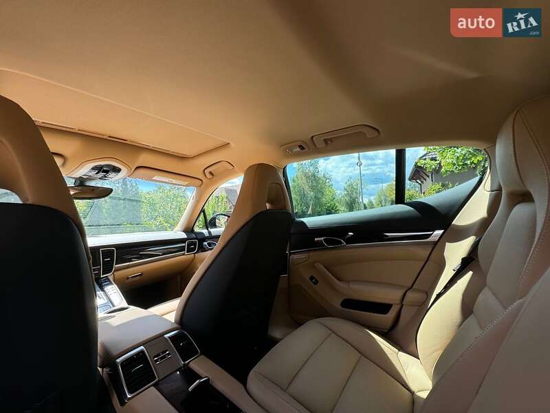 Фастбэк Porsche Panamera 2015 в Киеве