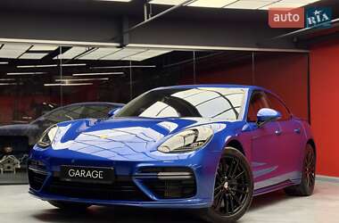 Фастбэк Porsche Panamera 2018 в 