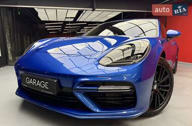 Фастбэк Porsche Panamera 2018 в 