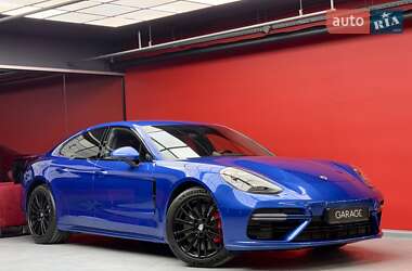 Фастбэк Porsche Panamera 2018 в 