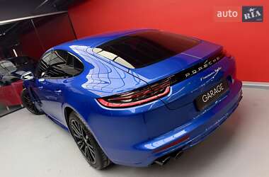Фастбэк Porsche Panamera 2018 в 
