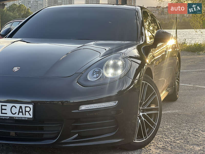 Фастбэк Porsche Panamera 2014 в Киеве