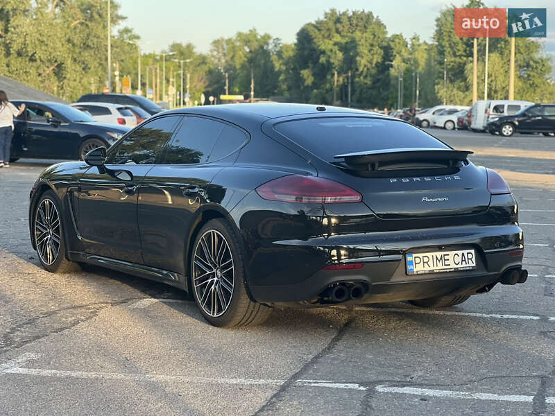 Фастбэк Porsche Panamera 2014 в Киеве