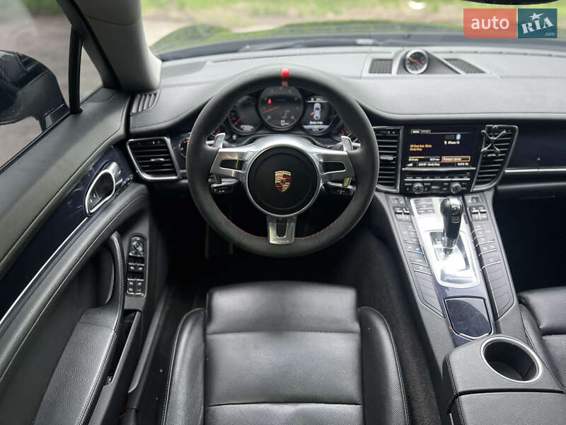 Фастбэк Porsche Panamera 2014 в Киеве