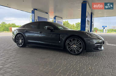 Фастбэк Porsche Panamera 2017 в 