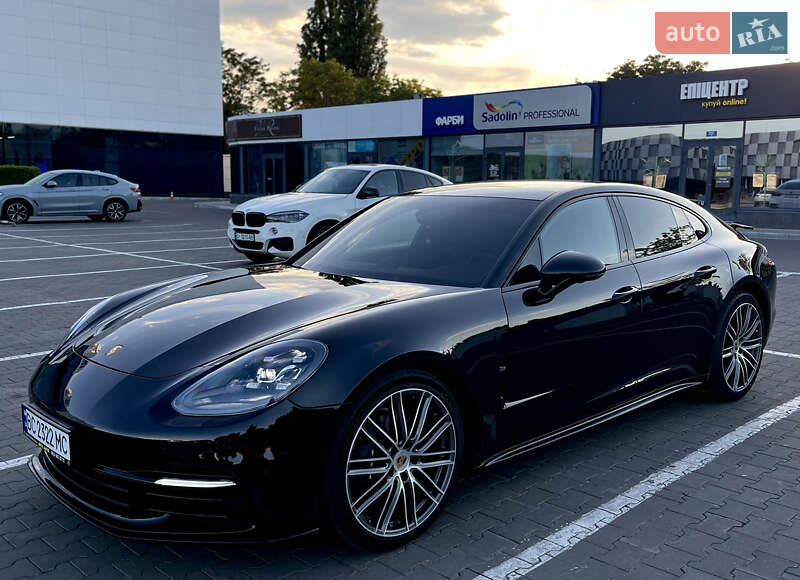 Фастбэк Porsche Panamera 2018 в 