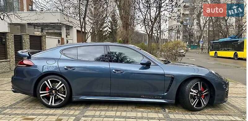 Фастбэк Porsche Panamera 2013 в Киеве