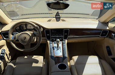 Фастбэк Porsche Panamera 2011 в 